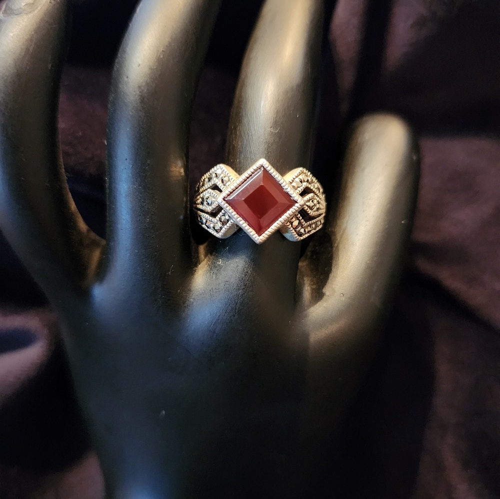 MARCASITE & GARNET RING - Picture 2 of 3